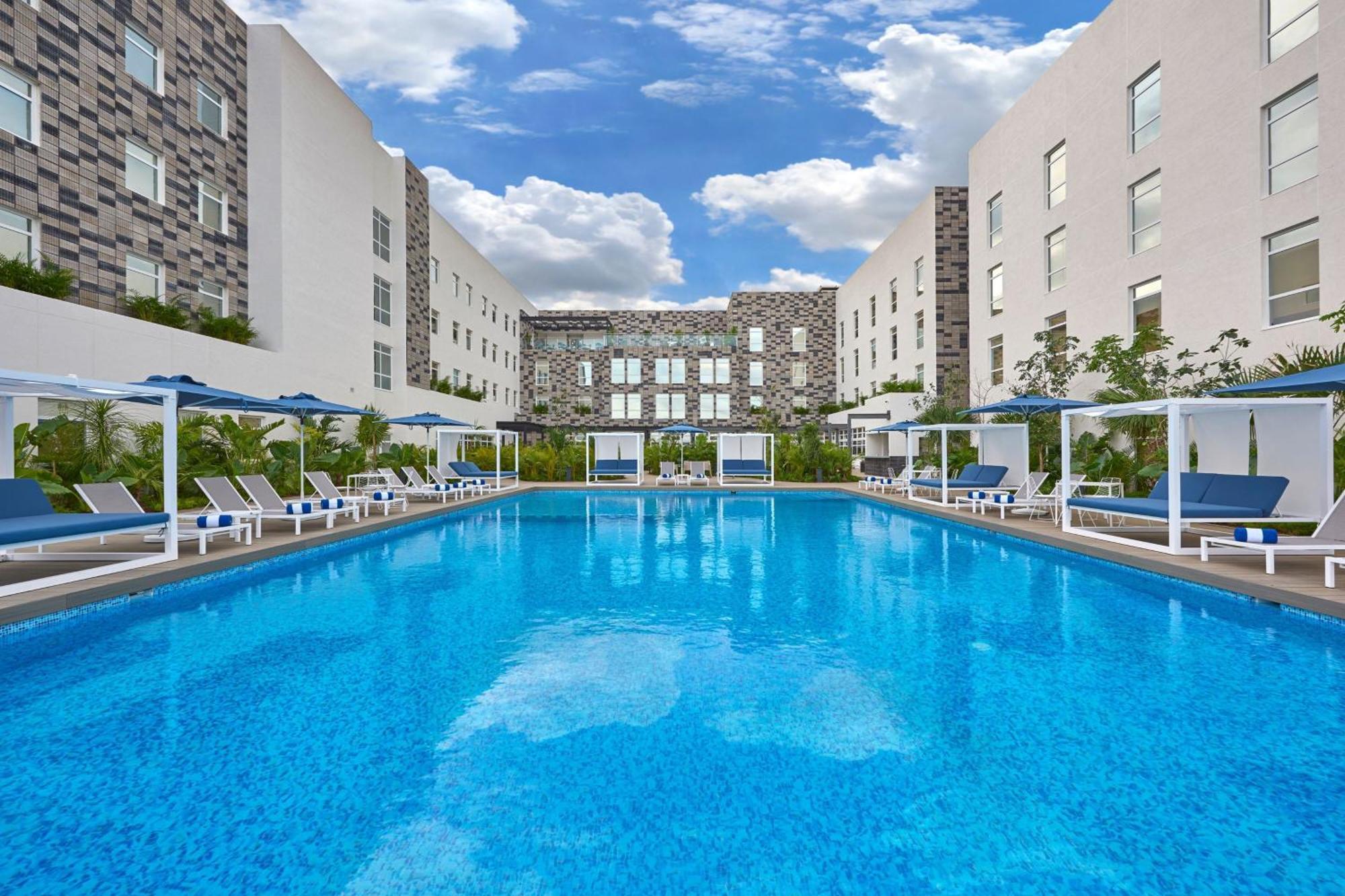 City Express Plus By Marriott Cancun Aeropuerto Riviera Екстериор снимка