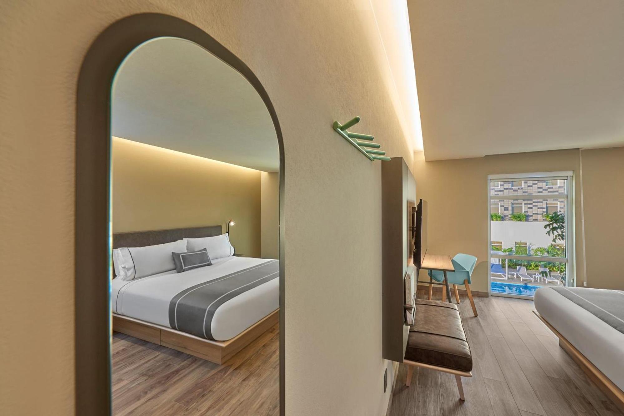 City Express Plus By Marriott Cancun Aeropuerto Riviera Екстериор снимка