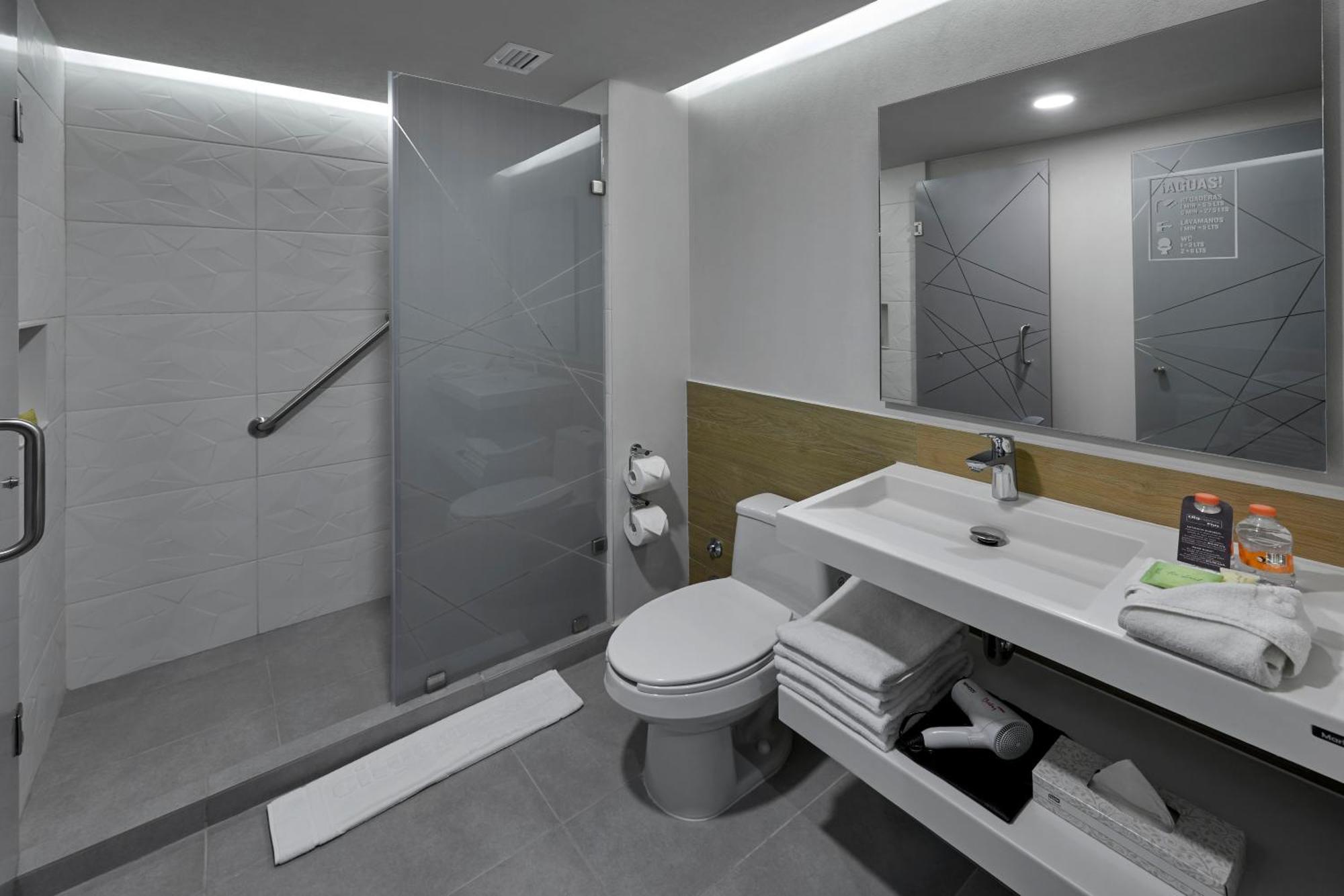 City Express Plus By Marriott Cancun Aeropuerto Riviera Екстериор снимка
