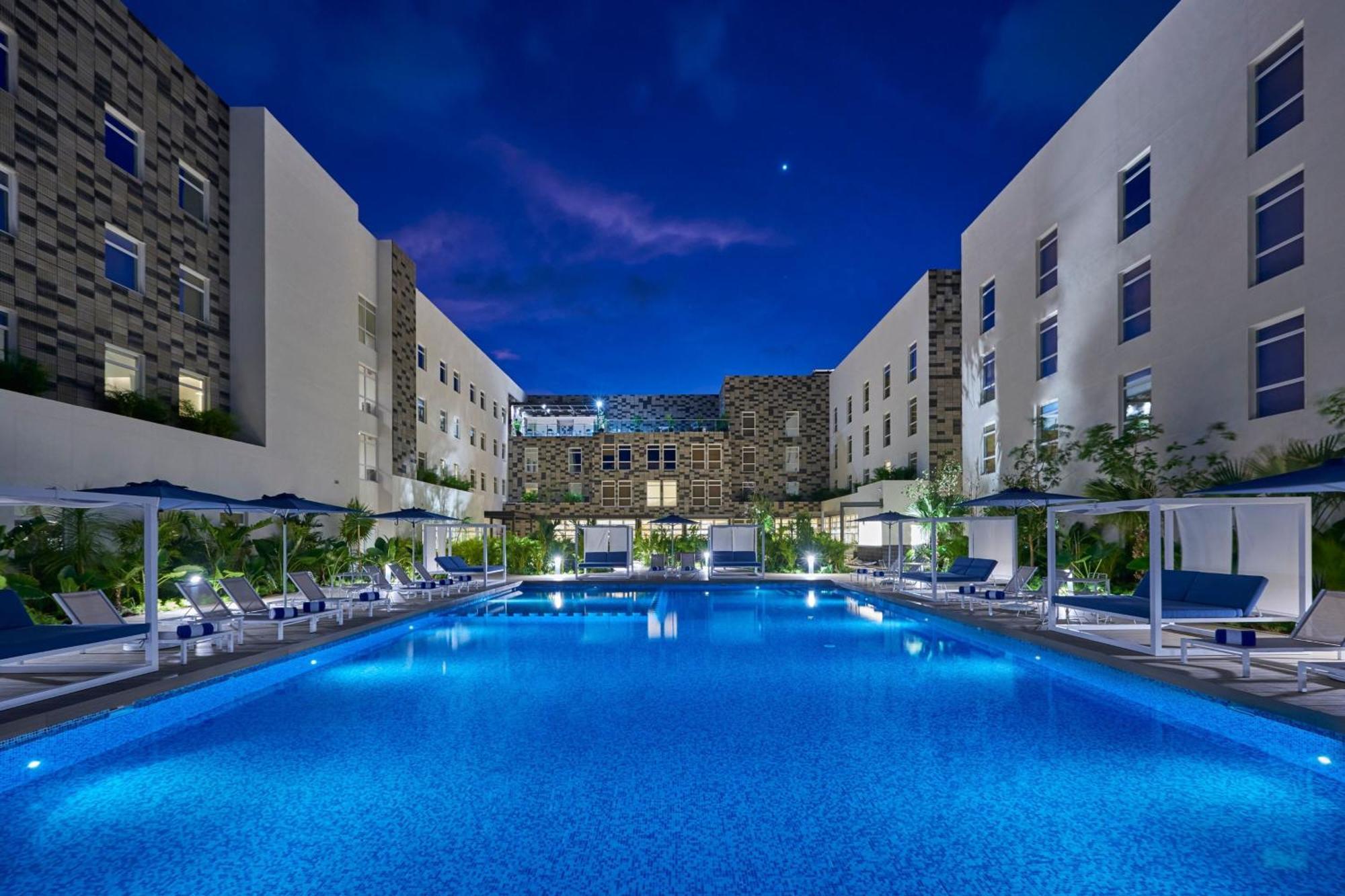 City Express Plus By Marriott Cancun Aeropuerto Riviera Екстериор снимка