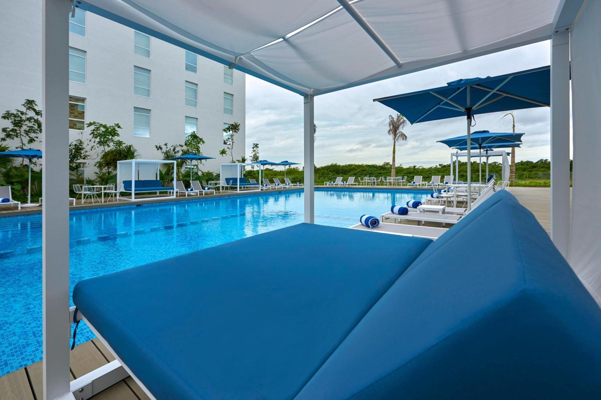 City Express Plus By Marriott Cancun Aeropuerto Riviera Екстериор снимка