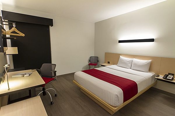City Express Plus By Marriott Cancun Aeropuerto Riviera Екстериор снимка