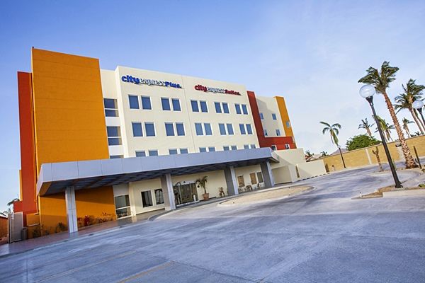 City Express Plus By Marriott Cancun Aeropuerto Riviera Екстериор снимка